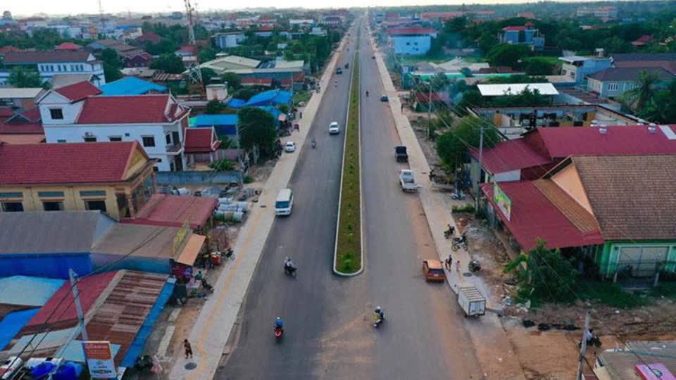 柬埔寨暹粒省38条道路维修项目完成83%！
