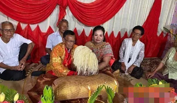 柬埔寨73岁老汉迎娶47岁新娘