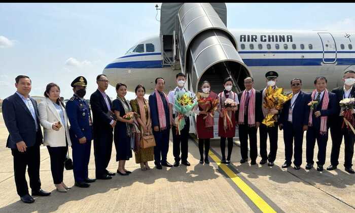 北京的航班今天也来了，柬埔寨隆重欢迎