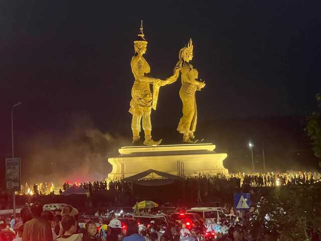 【组图】柬新年3天，西港贡布白马国公挤爆
