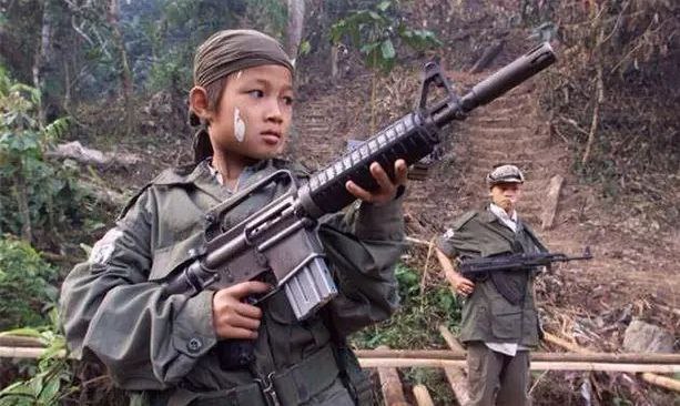 缅甸上帝军孪生兄弟8岁率领上百人打游击