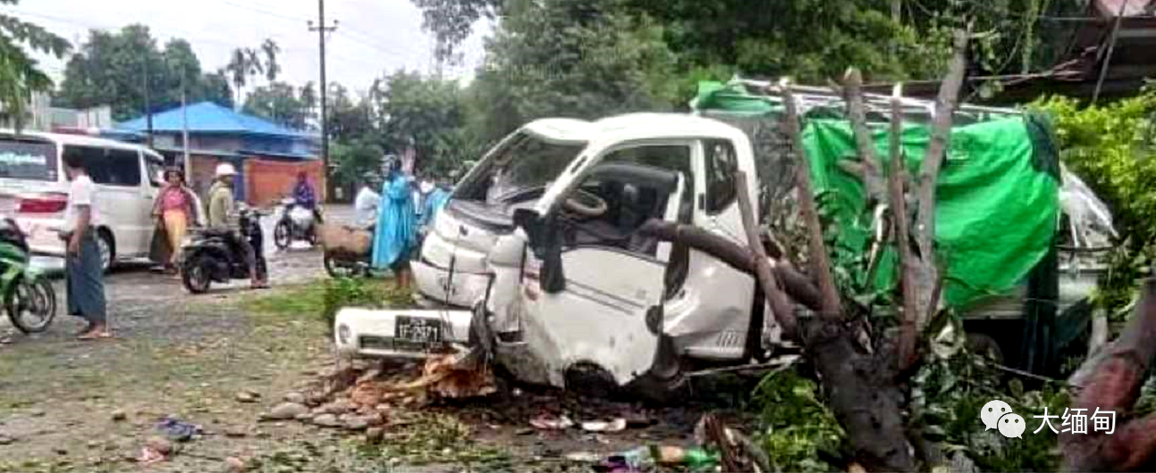 克钦邦歪莫车祸，包括军属2死8伤；纳不达县警察局长的司机撞死路人