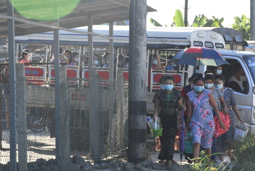 由于新冠病毒加上政治局势，缅甸约有300家工厂关闭，超过100,000名工人失业