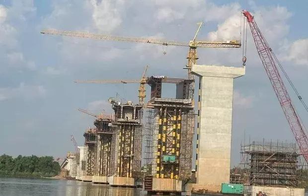 柬埔寨桔井省湄公河大桥项目现完成约近50%