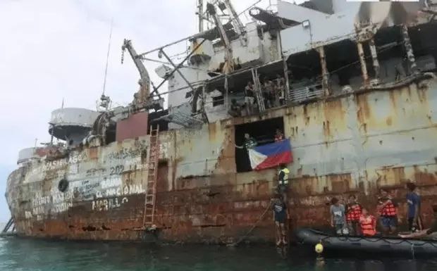 菲律宾上演苦肉计仁爱礁破船已秘密加固