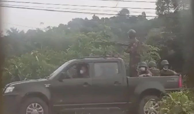 缅北木姐金三角口岸传出枪声；缅甸军方开着装甲车进入小村庄