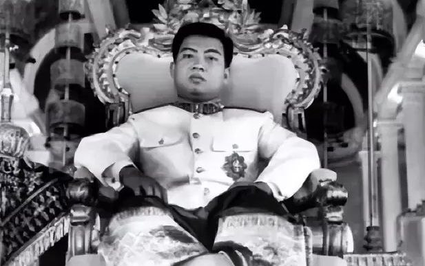 西哈努克19岁成为柬埔寨国王两次流亡北京称中国是第二祖国