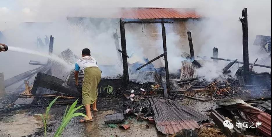 缅北当阳，一男子吸毒后放火将房子烧毁