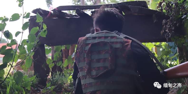 缅甸多地“人民防卫军”与军方激烈交火，军方出动轮式装甲车
