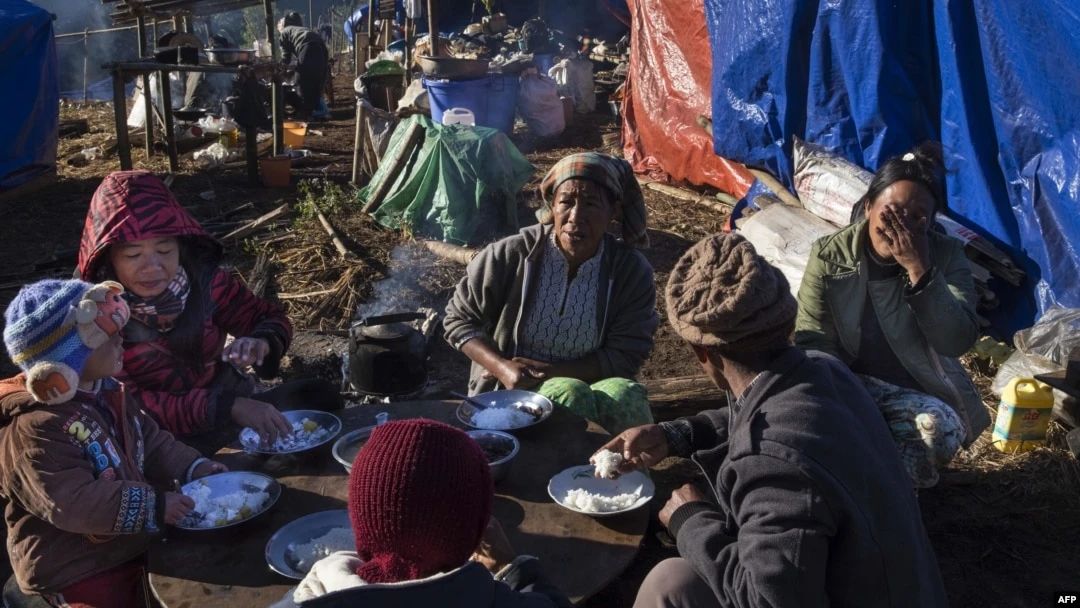 克钦数千难民逃村避战 日均开支上亿
