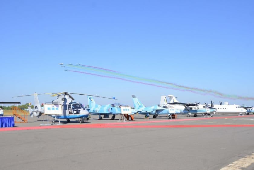 政府军（空军）飞机和直升机服役仪式举行