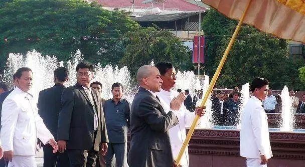 柬埔寨国王66岁还没后人柬埔寨王位传给谁
