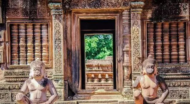 柬埔寨皇宫宁静与吴哥艺术宝藏圣地