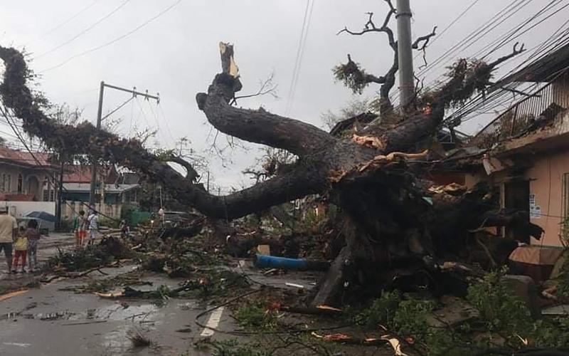 强台风在菲律宾造成至少一人死亡 超过30万人离家避难